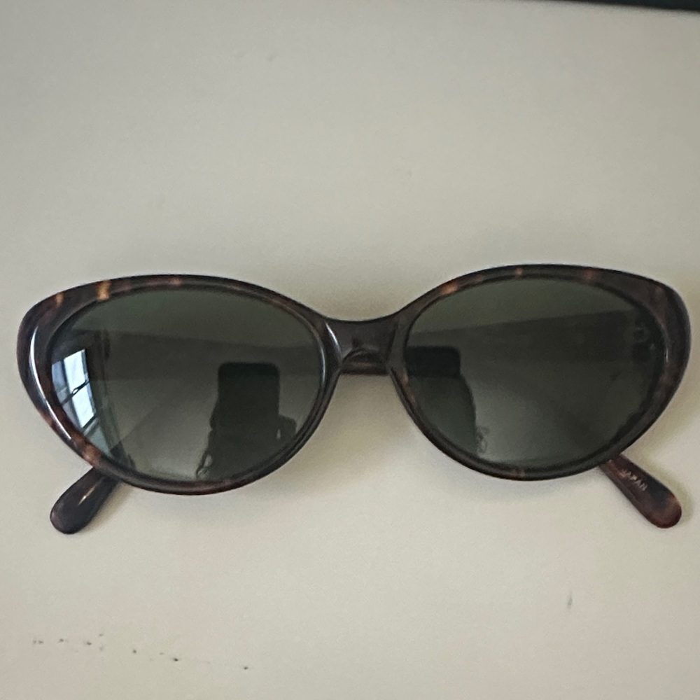 Cirque vintage- Elegant Brown Tortoise Shell Sunglasses